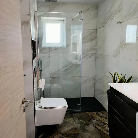 Maravillosa Casa Con Piscina Grande Y Bosque *