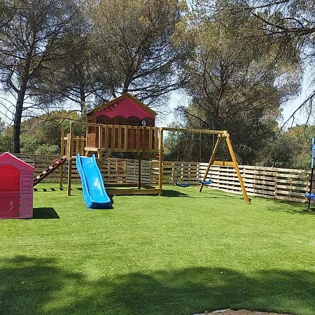 別荘 Maravillosa Casa Con Piscina Grande Y Bosque トルデラ
