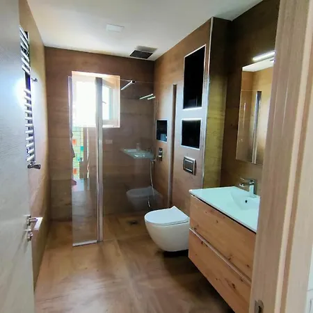 Maravillosa Casa Con Piscina Grande Y Bosque *