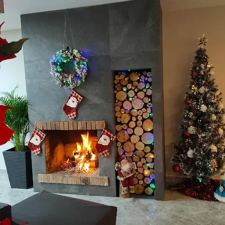 Maravillosa Casa Con Piscina Grande Y Bosque