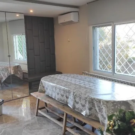 Maravillosa Casa Con Piscina Grande Y Bosque