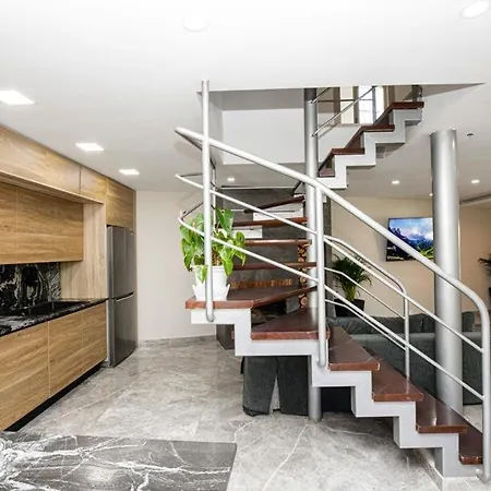 Maravillosa Casa Con Piscina Grande Y Bosque * トルデラ