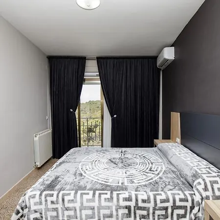Maravillosa Casa Con Piscina Grande Y Bosque 別荘 トルデラ